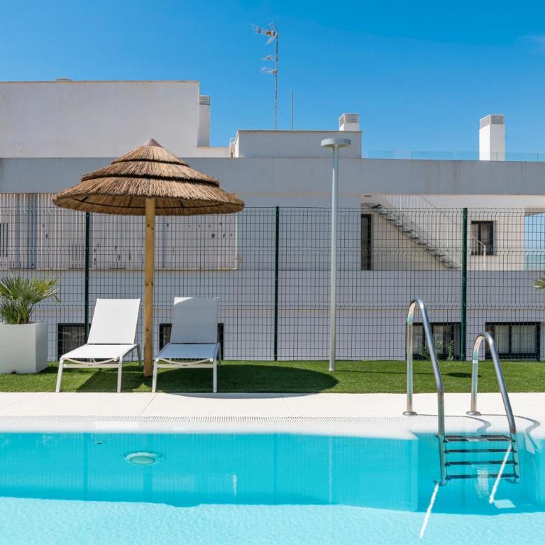 Estepona Beach Getaway 2BR Apartment w Sea View - Apartamento de 2 dormitorios con balcón y vistas al mar - 23