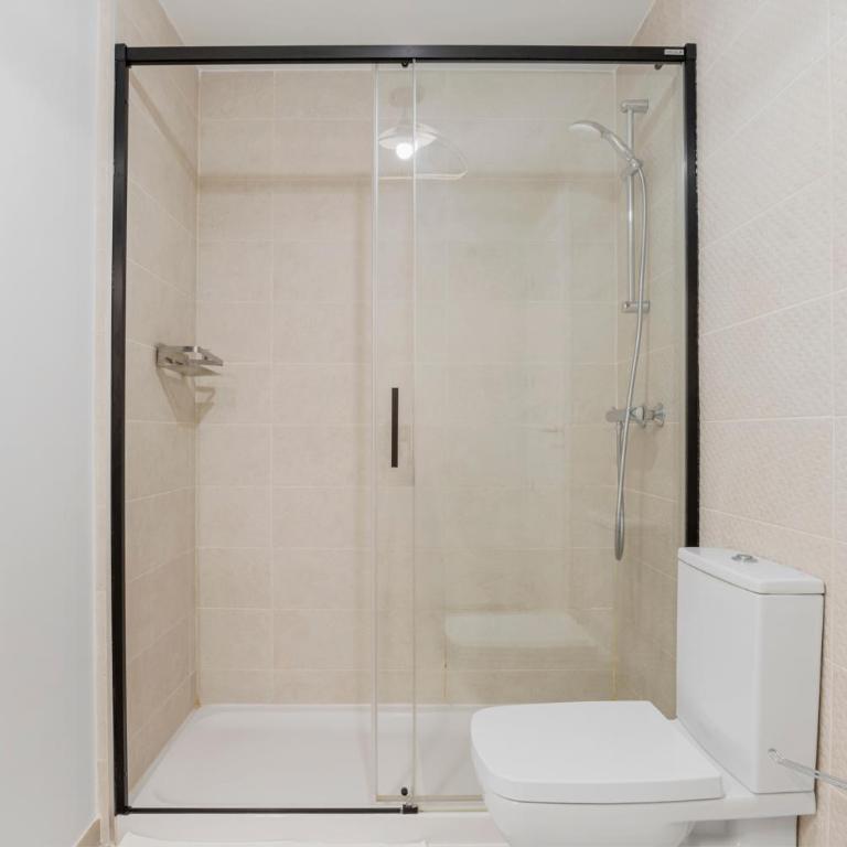 Estepona Beach Getaway 2BR Apartment w Sea View - Apartamento de 2 dormitorios con balcón y vistas al mar - 22