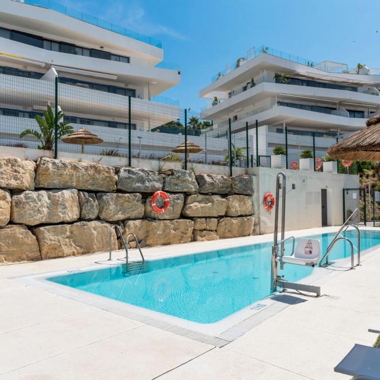 Estepona Beach Getaway 2BR Apartment w Sea View - Apartamento de 2 dormitorios con balcón y vistas al mar - 3