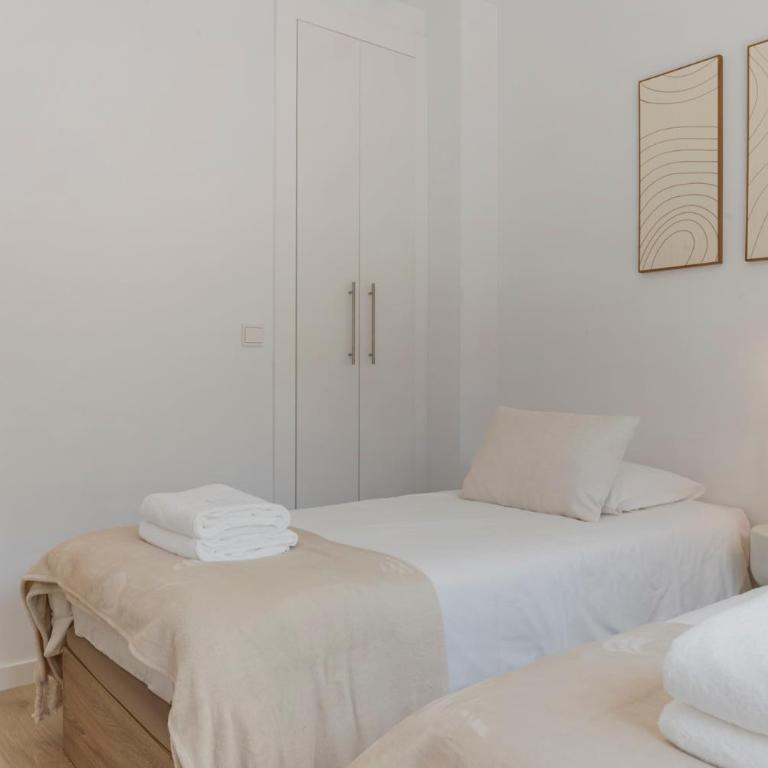 Estepona Beach Getaway 2BR Apartment w Sea View - Apartamento de 2 dormitorios con balcón y vistas al mar - 16