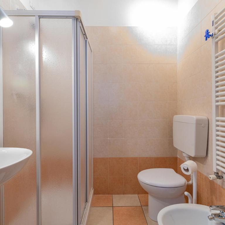 Marconi Lodge - Camera Matrimoniale con Bagno Privato - 3