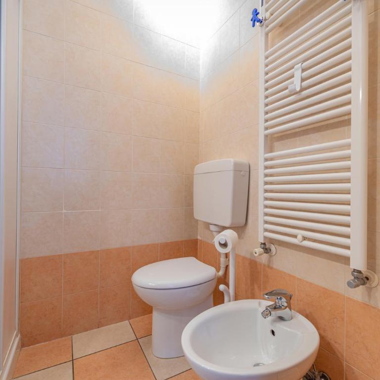 Marconi Lodge - Camera Matrimoniale con Bagno Privato - 6