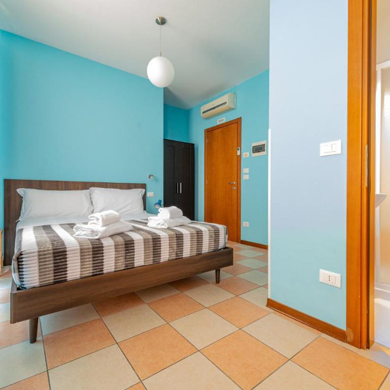 Marconi Lodge - Camera Matrimoniale con Bagno Privato - 8