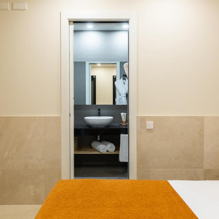 Cosmo Apartments Rambla Catalunya - Superior Three-Bedroom Apartment - 29