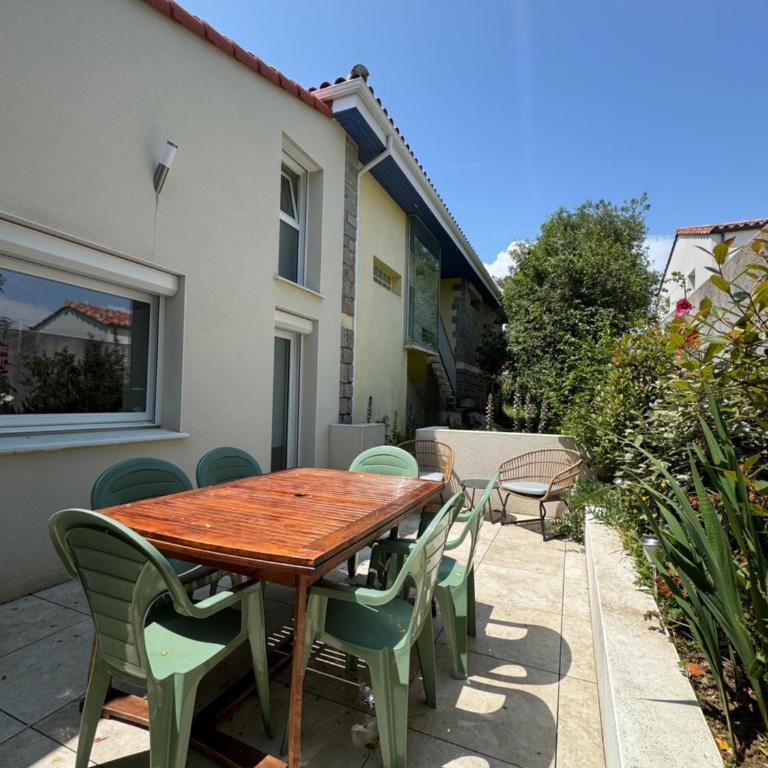 Spacieuse maison de 190 m2, jardin, la plage à 15min à pied - 6 personnes - Villa 3 Chambres - 24