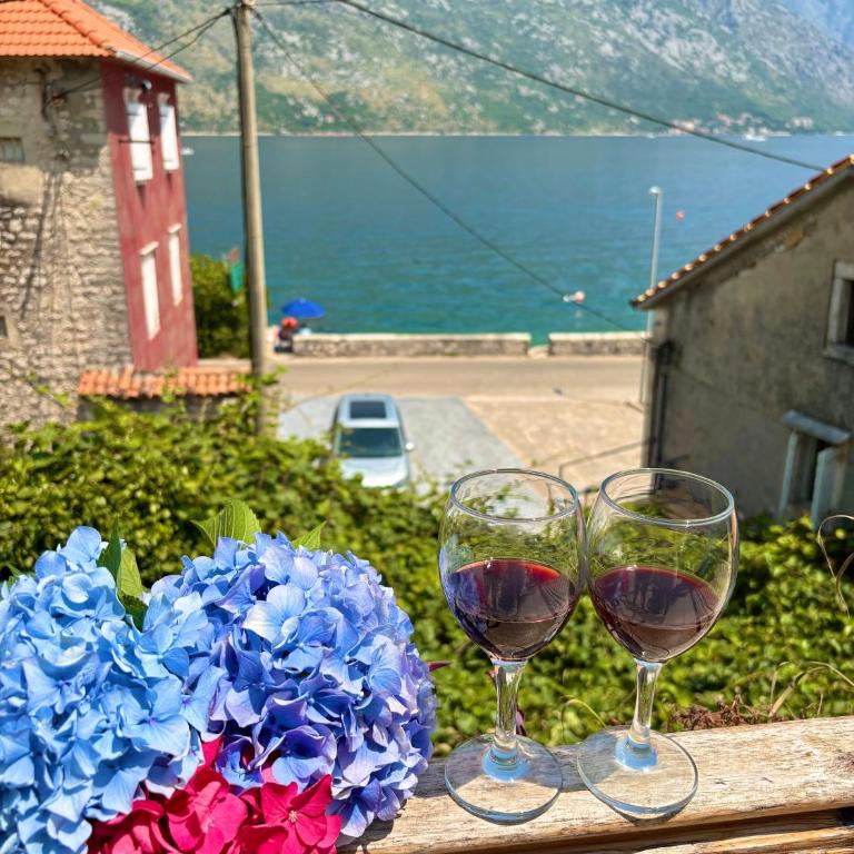 Apartments Djurovic - Double Room with Balcony and Sea View - 6