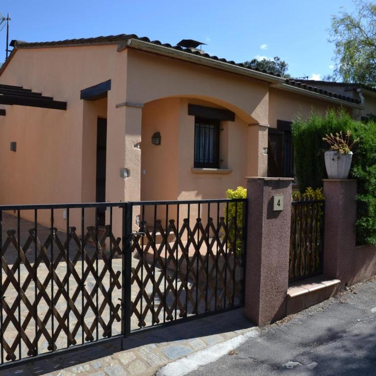 Casa acogedora con jardín y piscina en zona tranquila cerca de la playa en L'Estartit - ES-323-16 - Vacation Home - 36