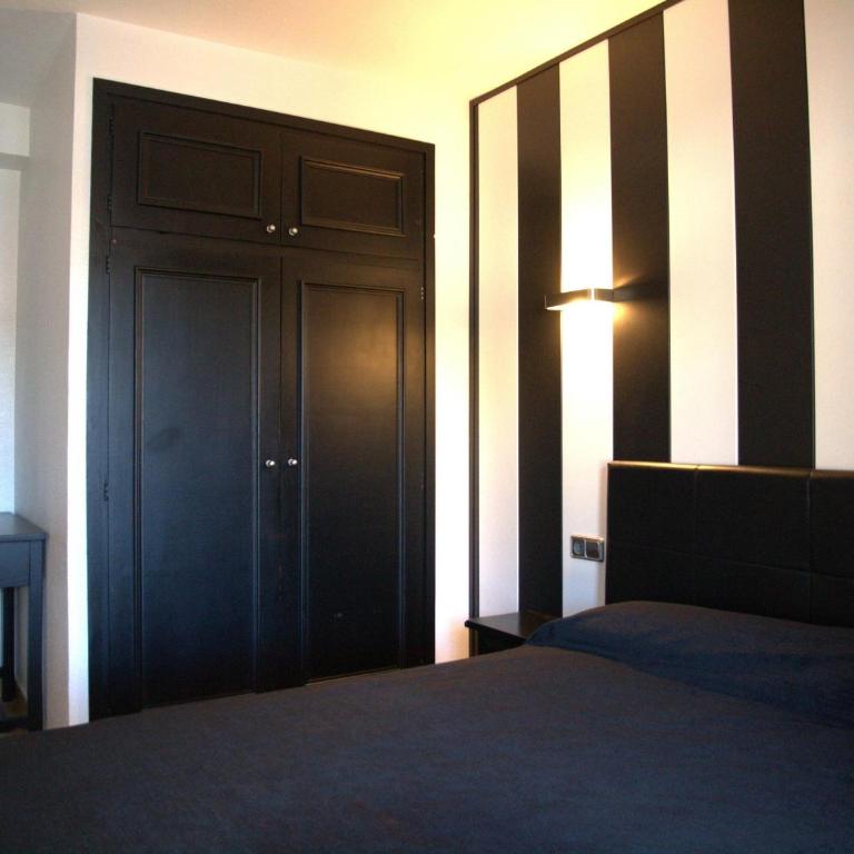 Apartamento Amplio en la Playa con Piscina y Aire Acondicionado, Cerca del Centro y Supermercado - ES-323-37 - Apartment - 14