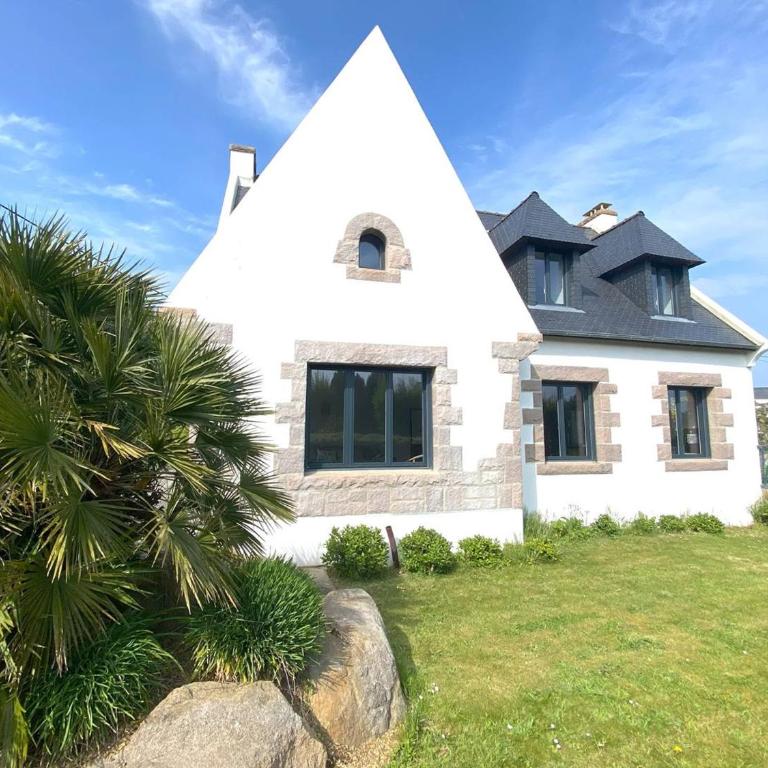Grande maison au centre de Perros-Guirec avec jardin, terrasse et WIFI - FR-1-368-460 - Ferienhaus - 29