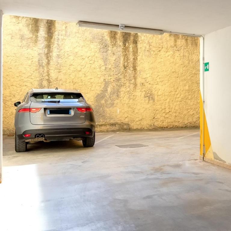 Superior Apt Elegante Terrazza & Parcheggio Privato - Centrale e Vicino al Mare - Two-Bedroom Apartment - 23