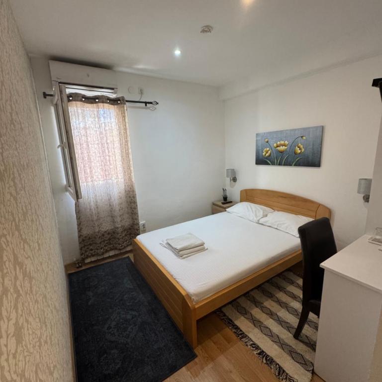 Apartments and Rooms L E F T RIVER Belgrade - Dvokrevetna Soba sa Bračnim Krevetom i Sopstvenim Kupatilom - 1