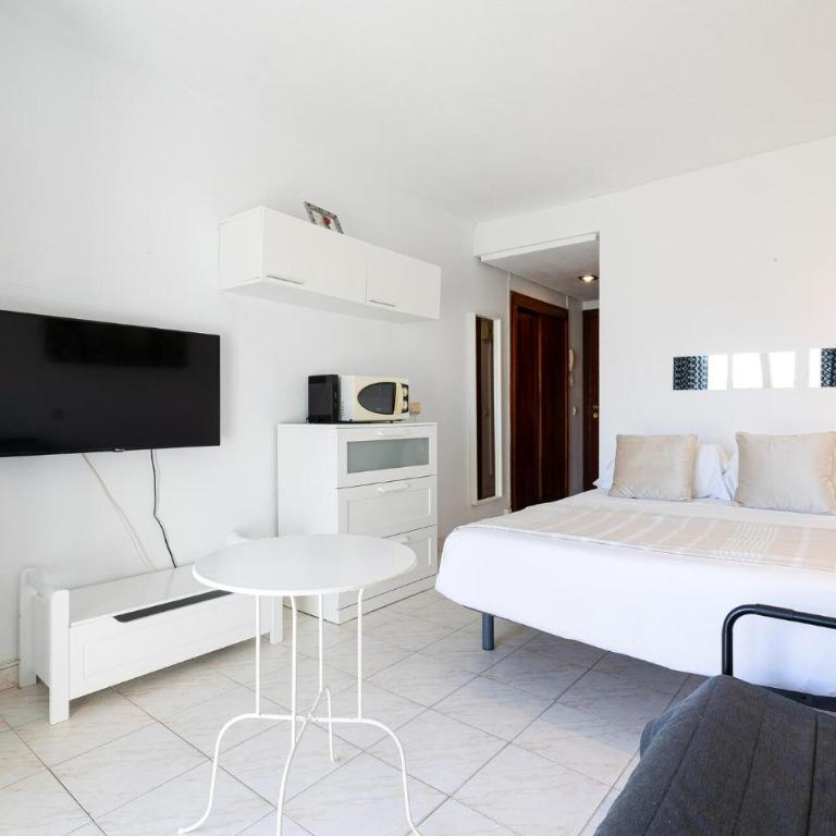 Beautiful Apartment In Benalmadena - Apartment - 3