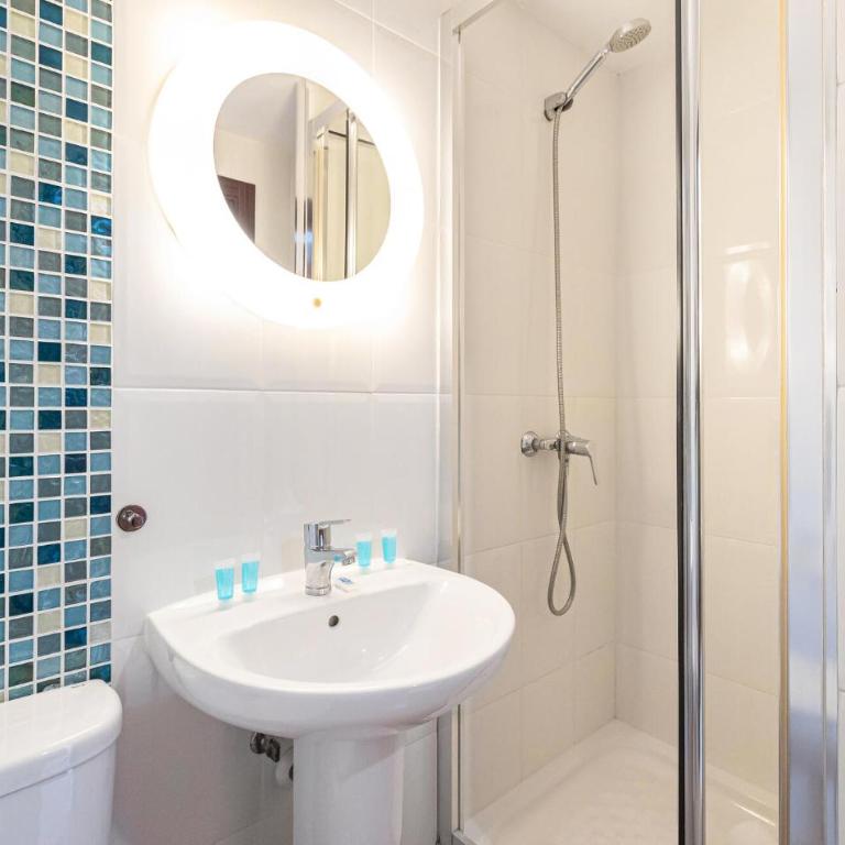 Beautiful Apartment In Benalmadena - Apartment - 12