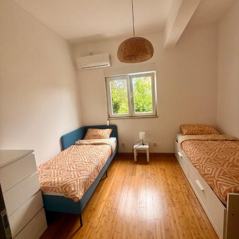 Beautiful Seaview Spacious two bedroom flat - Two-Bedroom Apartment with Balcony and Sea View - 24