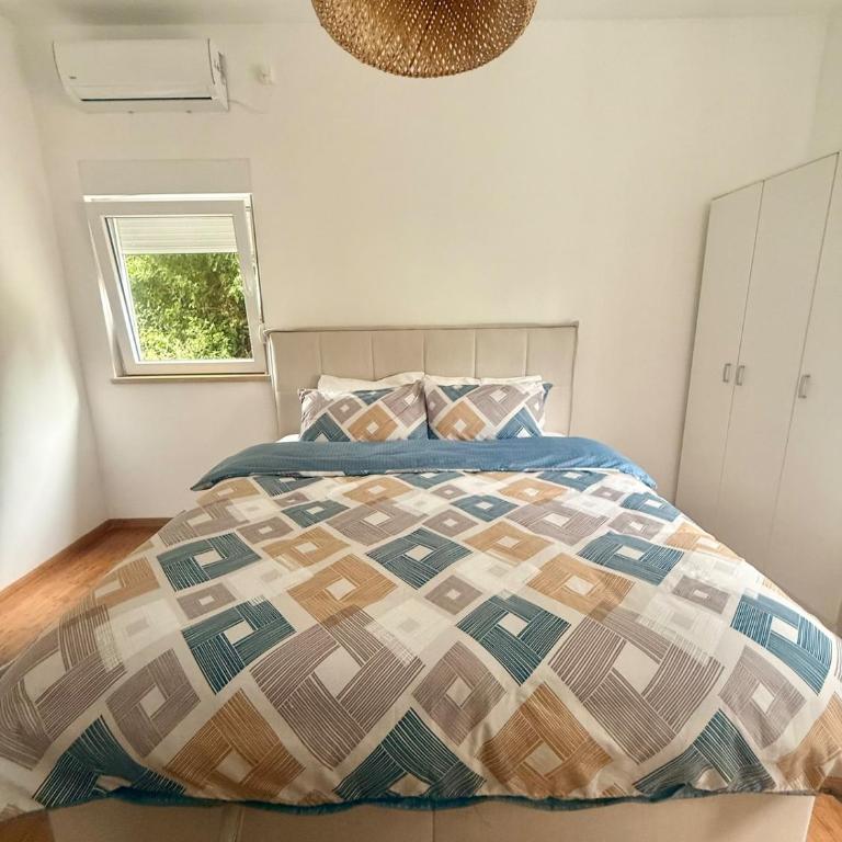 Beautiful Seaview Spacious two bedroom flat - Two-Bedroom Apartment with Balcony and Sea View - 20