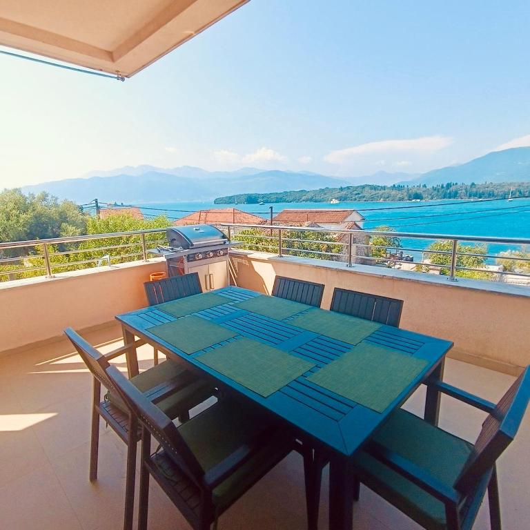 Beautiful Seaview Spacious two bedroom flat - Two-Bedroom Apartment with Balcony and Sea View - 17