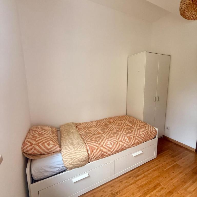 Beautiful Seaview Spacious two bedroom flat - Two-Bedroom Apartment with Balcony and Sea View - 27
