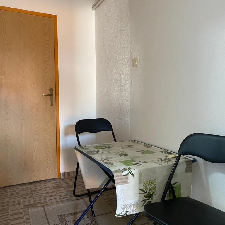 Lav Apartments - Two-Bedroom Apartment - 13