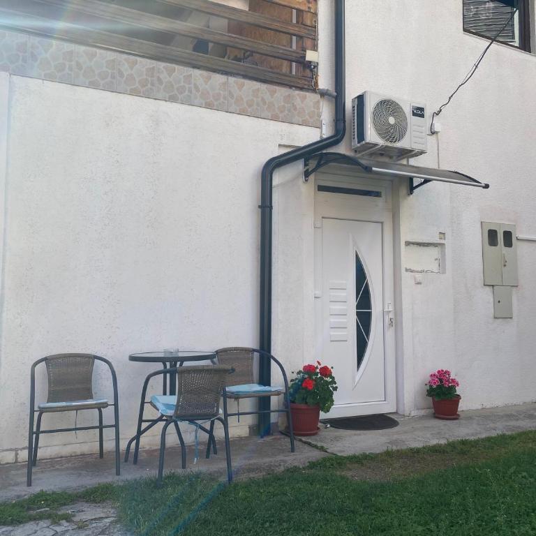 Lav Apartments - Two-Bedroom Apartment - 16