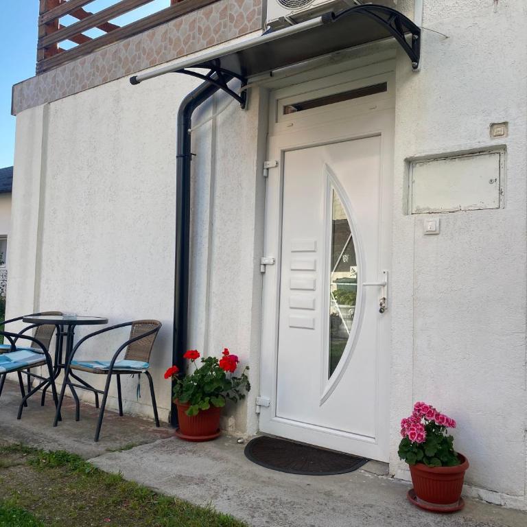 Lav Apartments - Two-Bedroom Apartment - 23