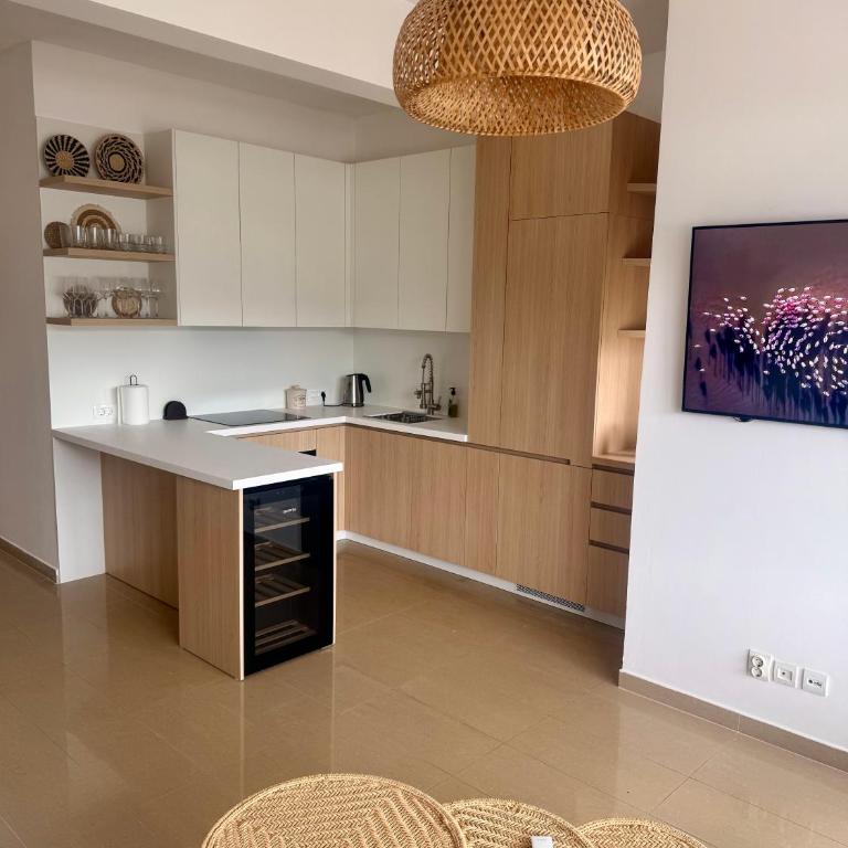 Beautiful Seaview Spacious two bedroom flat - Two-Bedroom Apartment with Balcony and Sea View - 4
