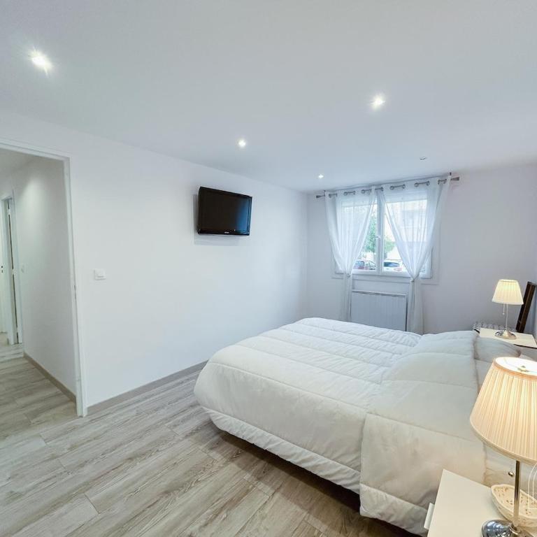 Charmant T3 en rez-de-jardin à Six-Fours - Two-Bedroom Apartment - 7