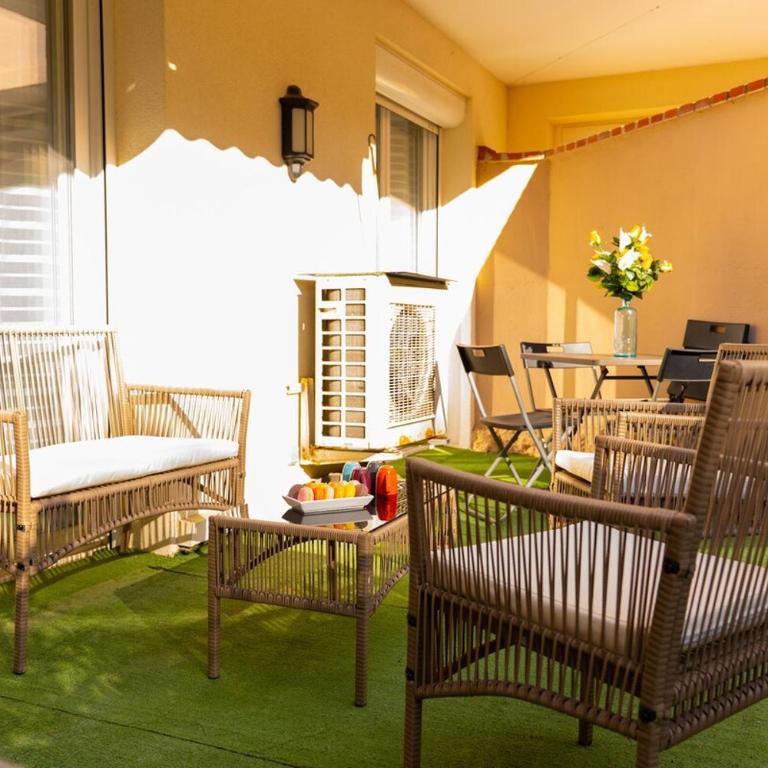Charmant T3 en rez-de-jardin à Six-Fours - Two-Bedroom Apartment - 10
