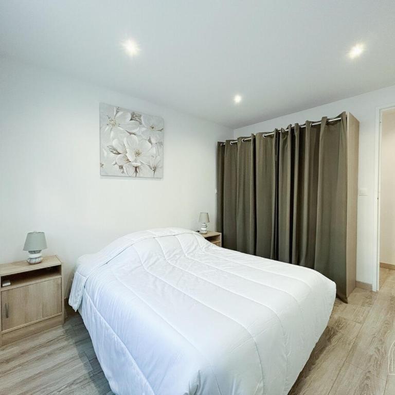 Charmant T3 en rez-de-jardin à Six-Fours - Two-Bedroom Apartment - 15