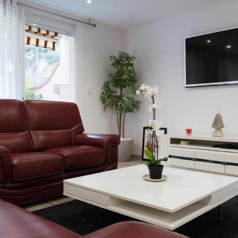 Charmant T3 en rez-de-jardin à Six-Fours - Two-Bedroom Apartment - 17