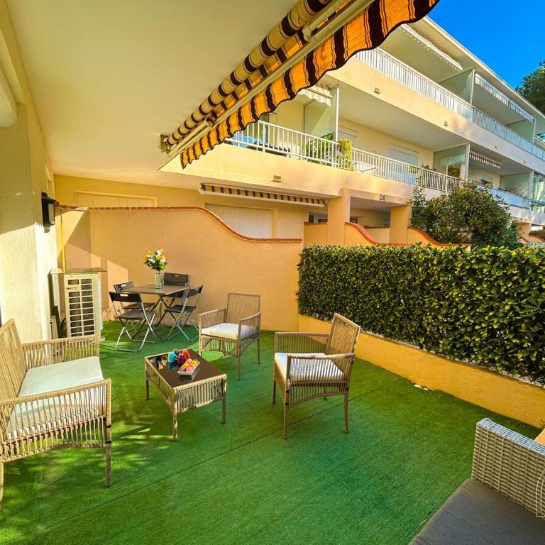 Charmant T3 en rez-de-jardin à Six-Fours - Two-Bedroom Apartment - 20