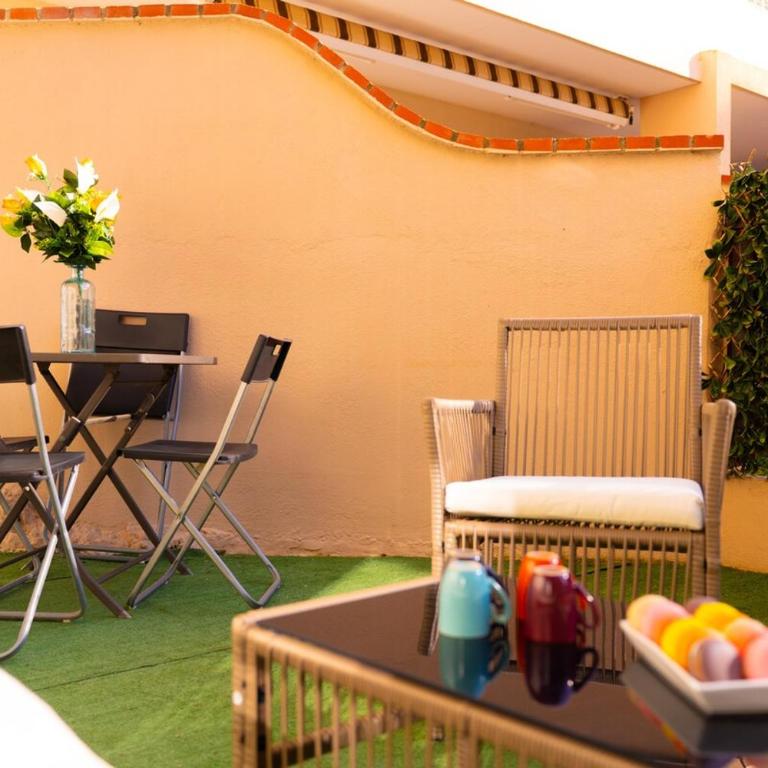 Charmant T3 en rez-de-jardin à Six-Fours - Two-Bedroom Apartment - 1