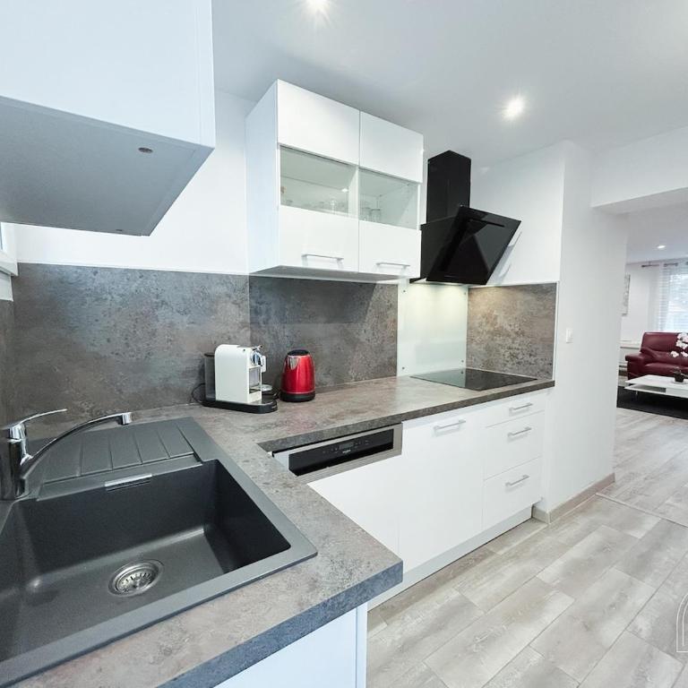Charmant T3 en rez-de-jardin à Six-Fours - Two-Bedroom Apartment - 25