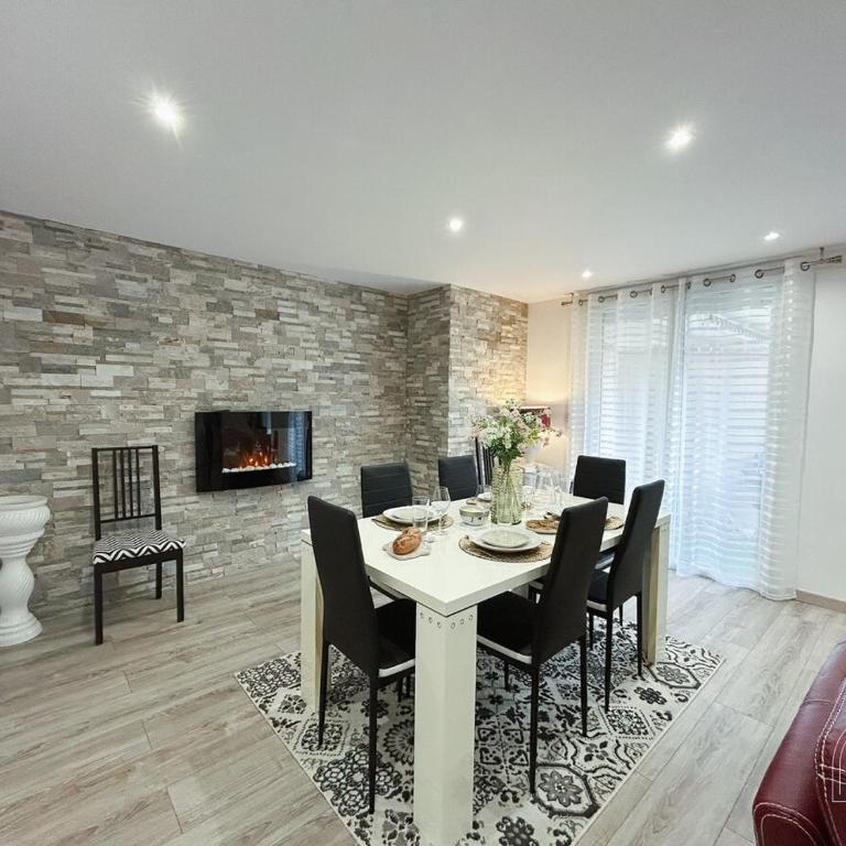 Charmant T3 en rez-de-jardin à Six-Fours - Two-Bedroom Apartment - 31