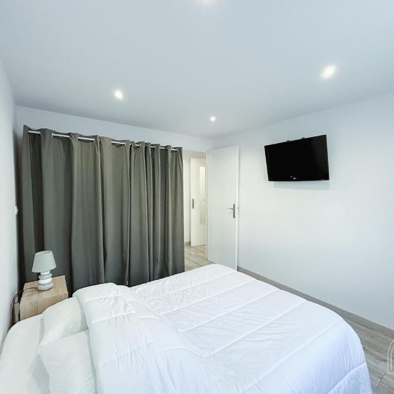 Charmant T3 en rez-de-jardin à Six-Fours - Two-Bedroom Apartment - 32