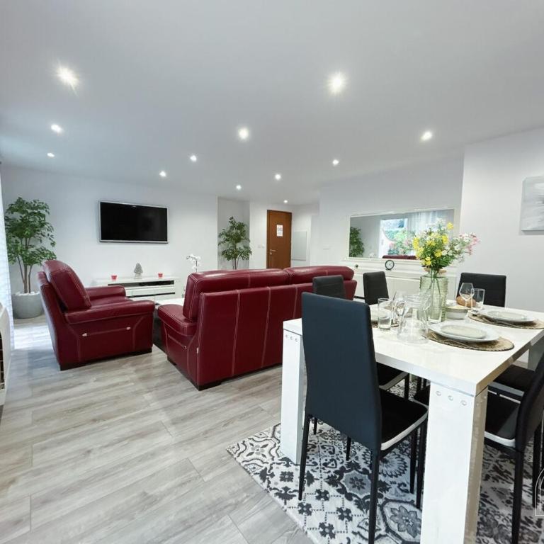Charmant T3 en rez-de-jardin à Six-Fours - Two-Bedroom Apartment - 34