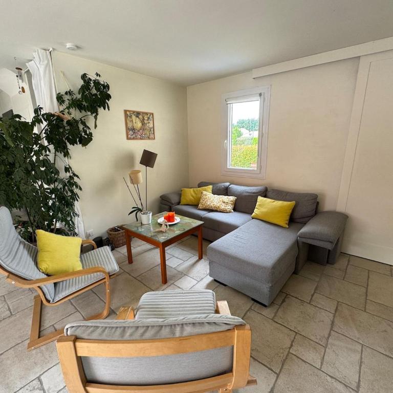 Maison privative, lumineuse avec grand jardin et piscine - Maison 4 Chambres - 10
