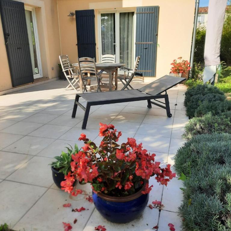 Maison privative, lumineuse avec grand jardin et piscine - Maison 4 Chambres - 38