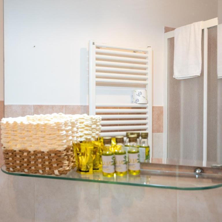 AJ Suite and Breakfast - Camera Tripla con Bagno Privato - 10