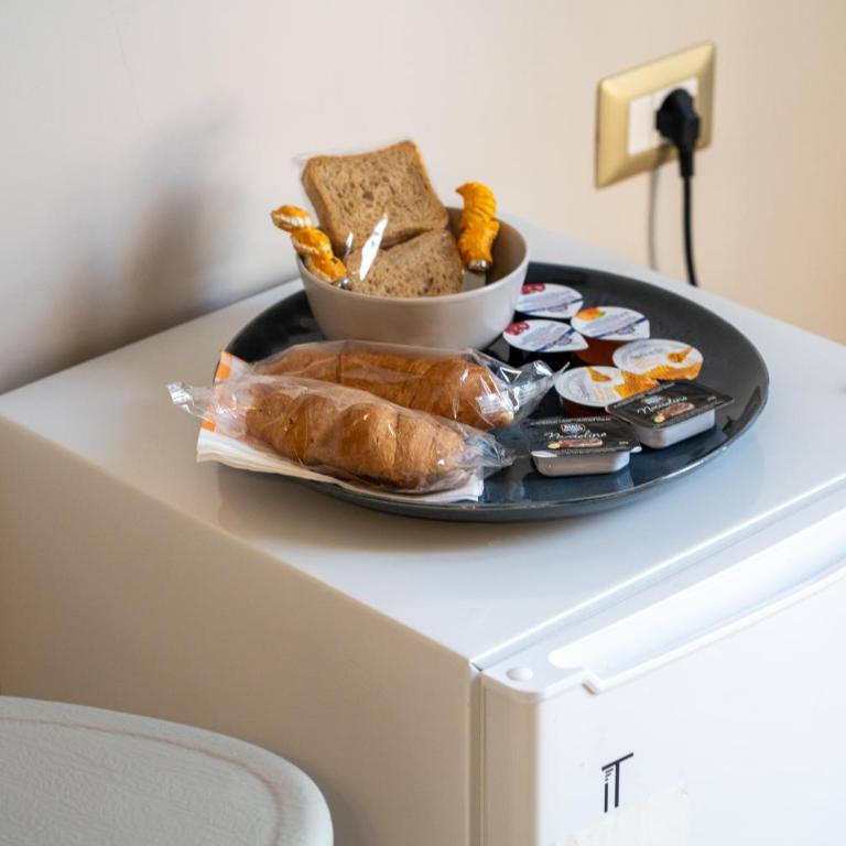 AJ Suite and Breakfast - Camera Tripla con Bagno Privato - 11