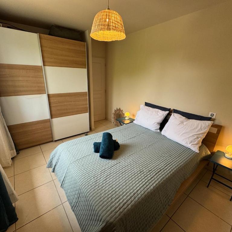 Maison privative, lumineuse avec grand jardin et piscine - Maison 4 Chambres - 25