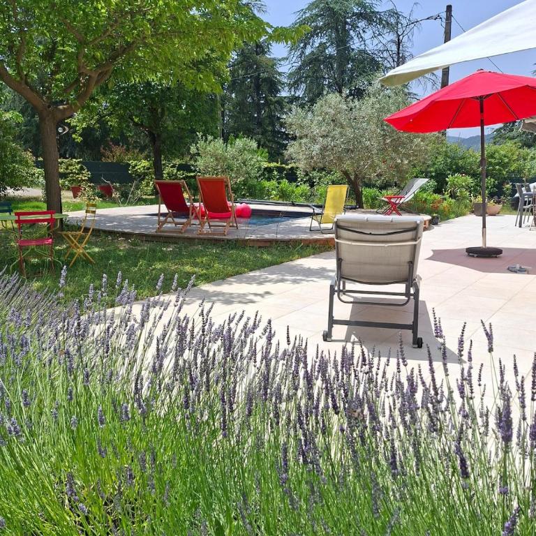 Maison privative, lumineuse avec grand jardin et piscine - Maison 4 Chambres - 7