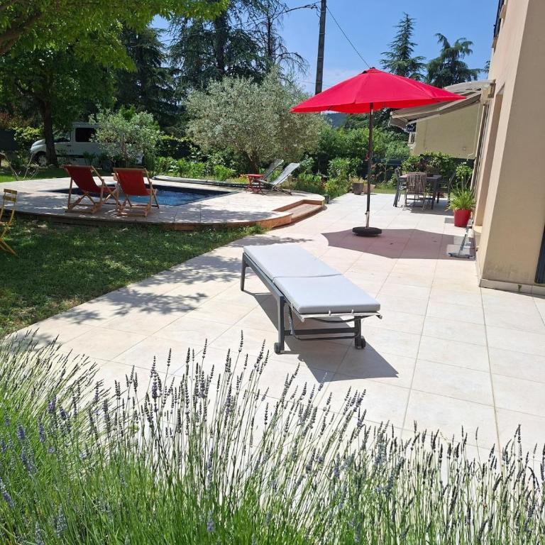 Maison privative, lumineuse avec grand jardin et piscine - Maison 4 Chambres - 6