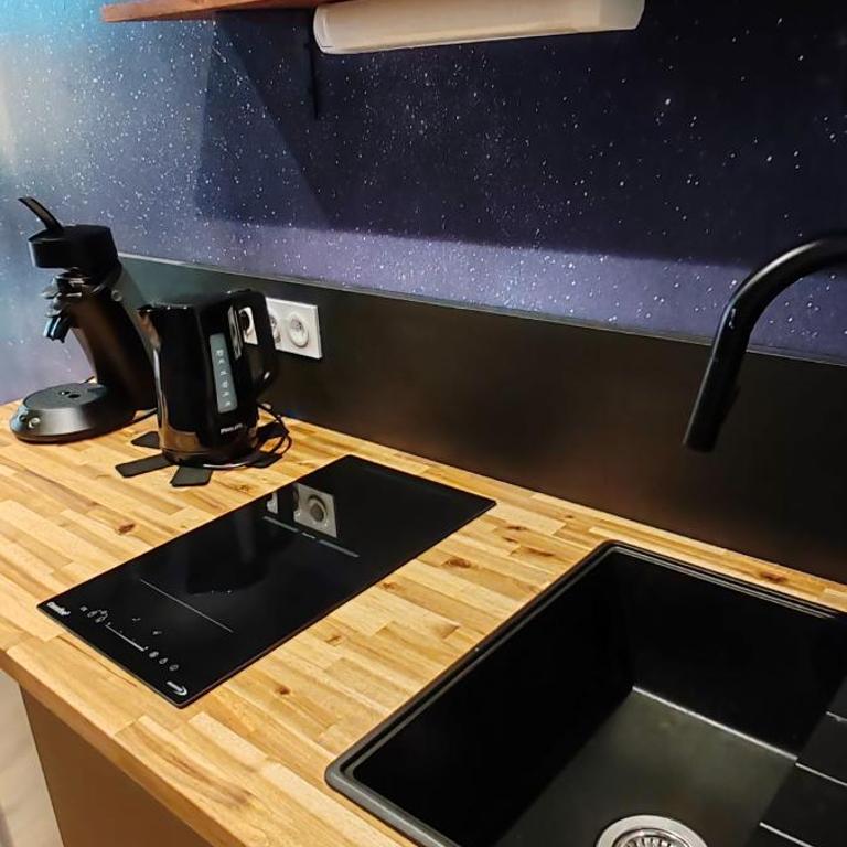 Nuit Dans les Étoiles - Spa Balnéo & Sauna Privé - Appartement Supérieur avec Sauna - 13