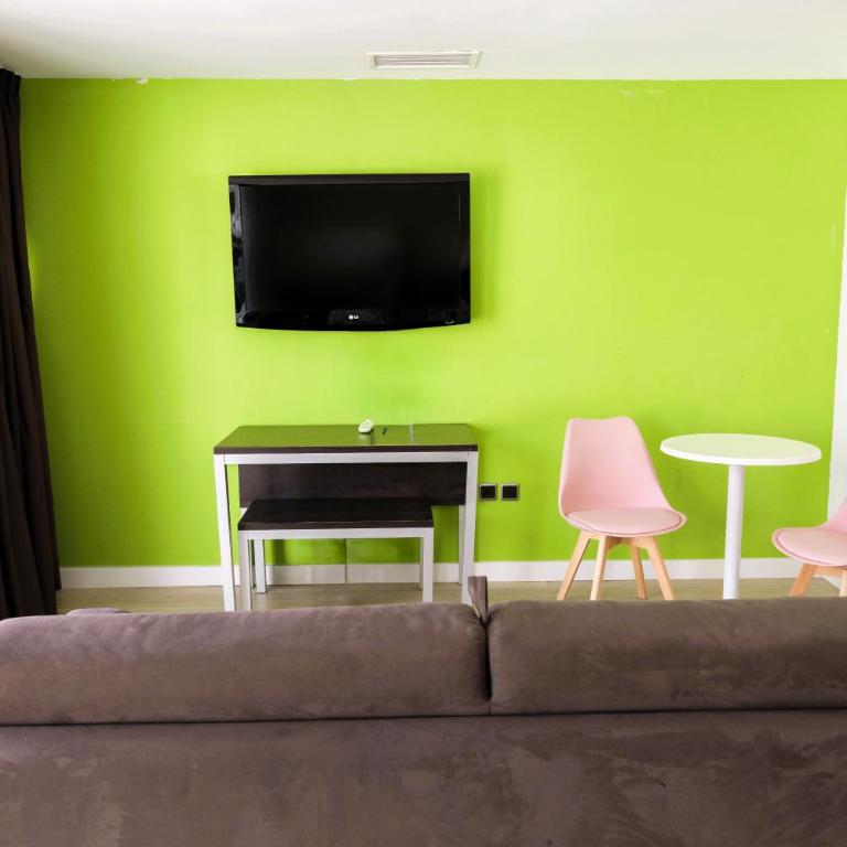 Sol y Sombra - Habitación Familiar con balcón - 7