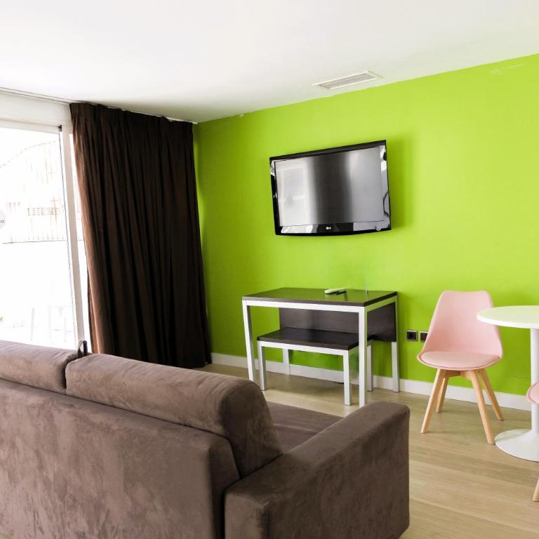 Sol y Sombra - Habitación Familiar con balcón - 6