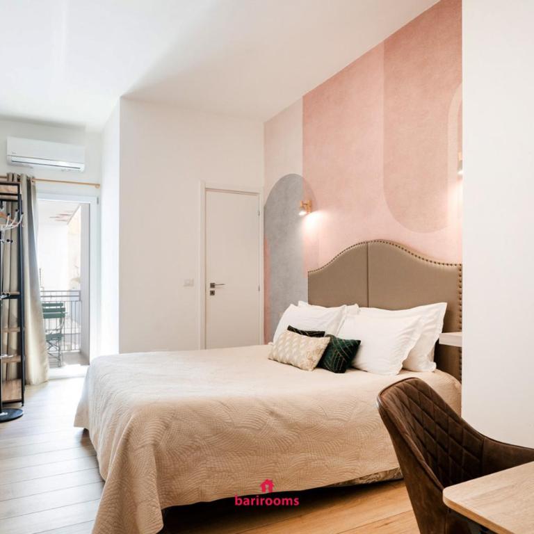 Barirooms - Picca 24 - Camera Matrimoniale con Balcone - 1