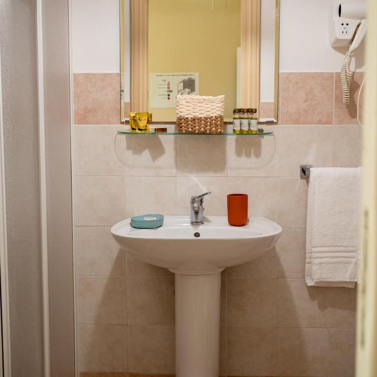 AJ Suite and Breakfast - Camera Matrimoniale con Bagno Privato - 29