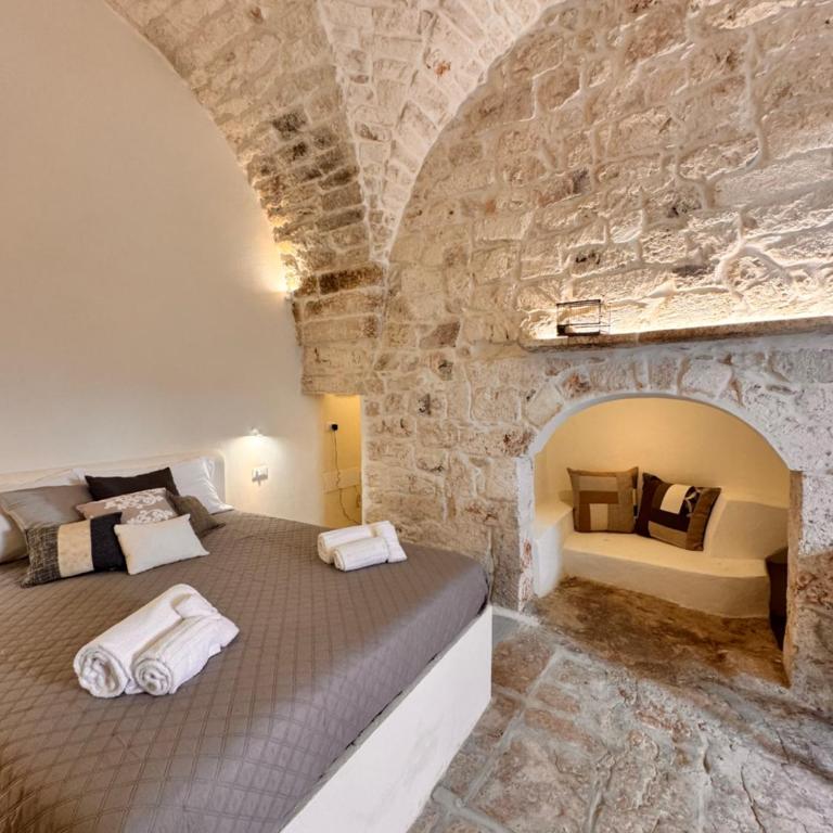 Bianca Ostuni - One-Bedroom House - 1