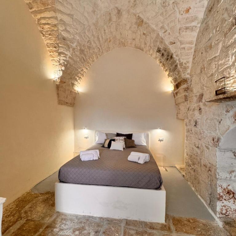 Bianca Ostuni - One-Bedroom House - 8