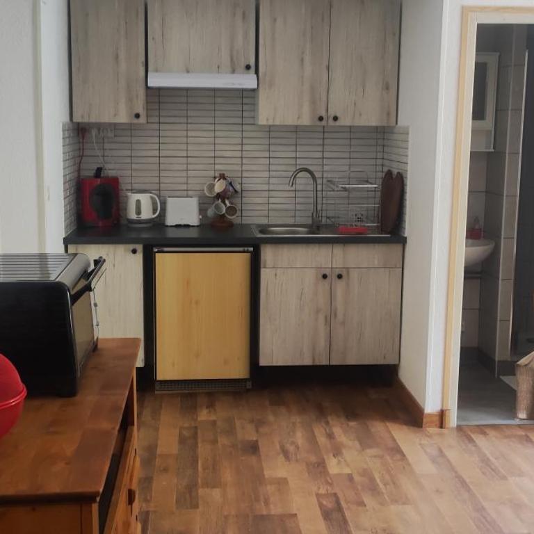 Appartements au bord de la rivière - Appartement avec Vue et Balcon - 3